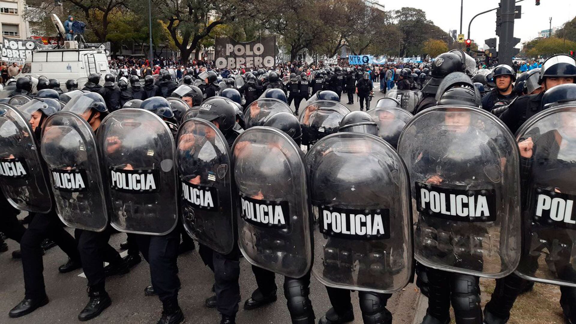 el-gobierno-interpreta-como-un-triunfo-la-desarticulacion-de-los-piqueteros-y-la-escasa-concurrencia-a-las-marchas-de-los-movimientos-sociales-6 El Gobierno interpreta como un “triunfo” la desarticulación de los piqueteros y la escasa concurrencia a las marchas de los movimientos sociales