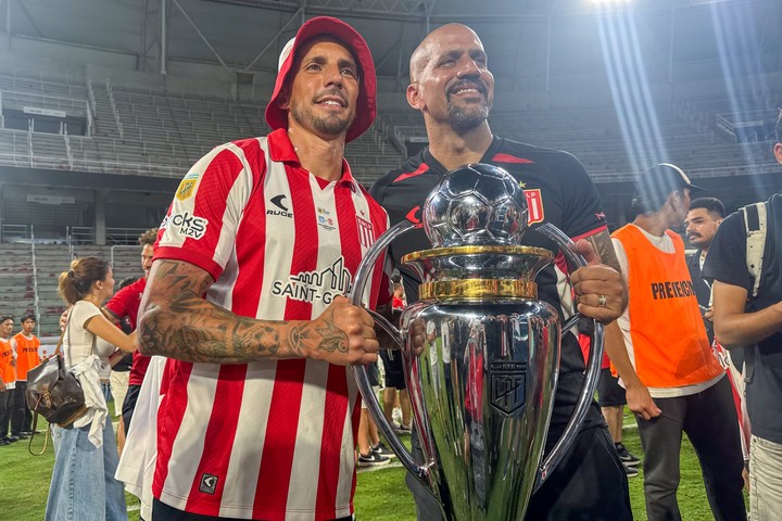 el-tremendo-ano-de-veron-golpe-durisimo-roces-con-afa-y-campeon-en-la-popular-1 El tremendo año de Verón: golpe durísimo, roces con AFA y campeón en la popular