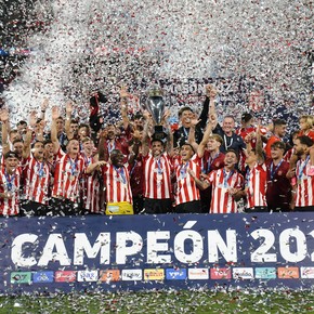 el-tremendo-ano-de-veron-golpe-durisimo-roces-con-afa-y-campeon-en-la-popular-2 El tremendo año de Verón: golpe durísimo, roces con AFA y campeón en la popular