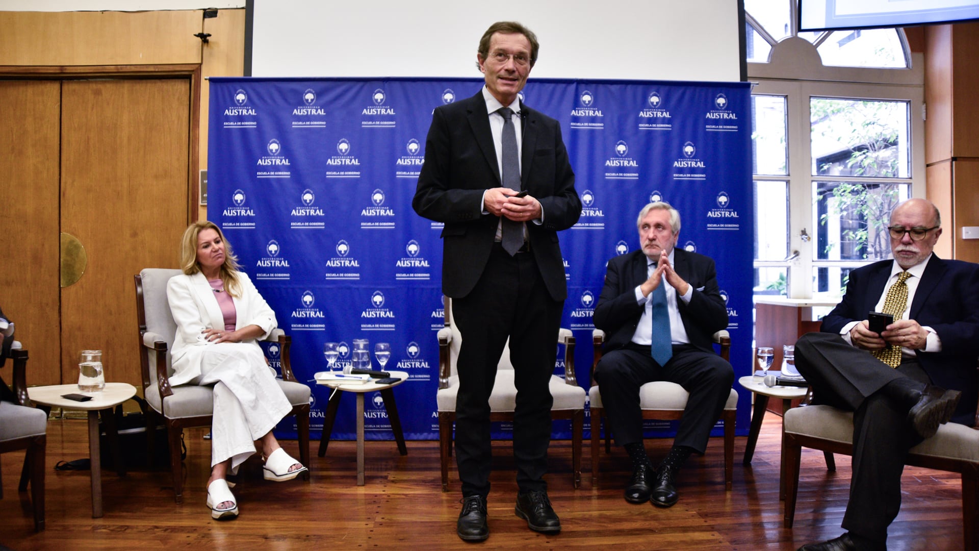 gustavo-beliz-propuso-un-dialogo-cuatripartito-para-que-la-ia-no-se-convierta-en-una-asesina-serial-de-empleos-3 Gustavo Beliz propuso un “diálogo cuatripartito” para que la IA no se convierta en “una asesina serial de empleos”