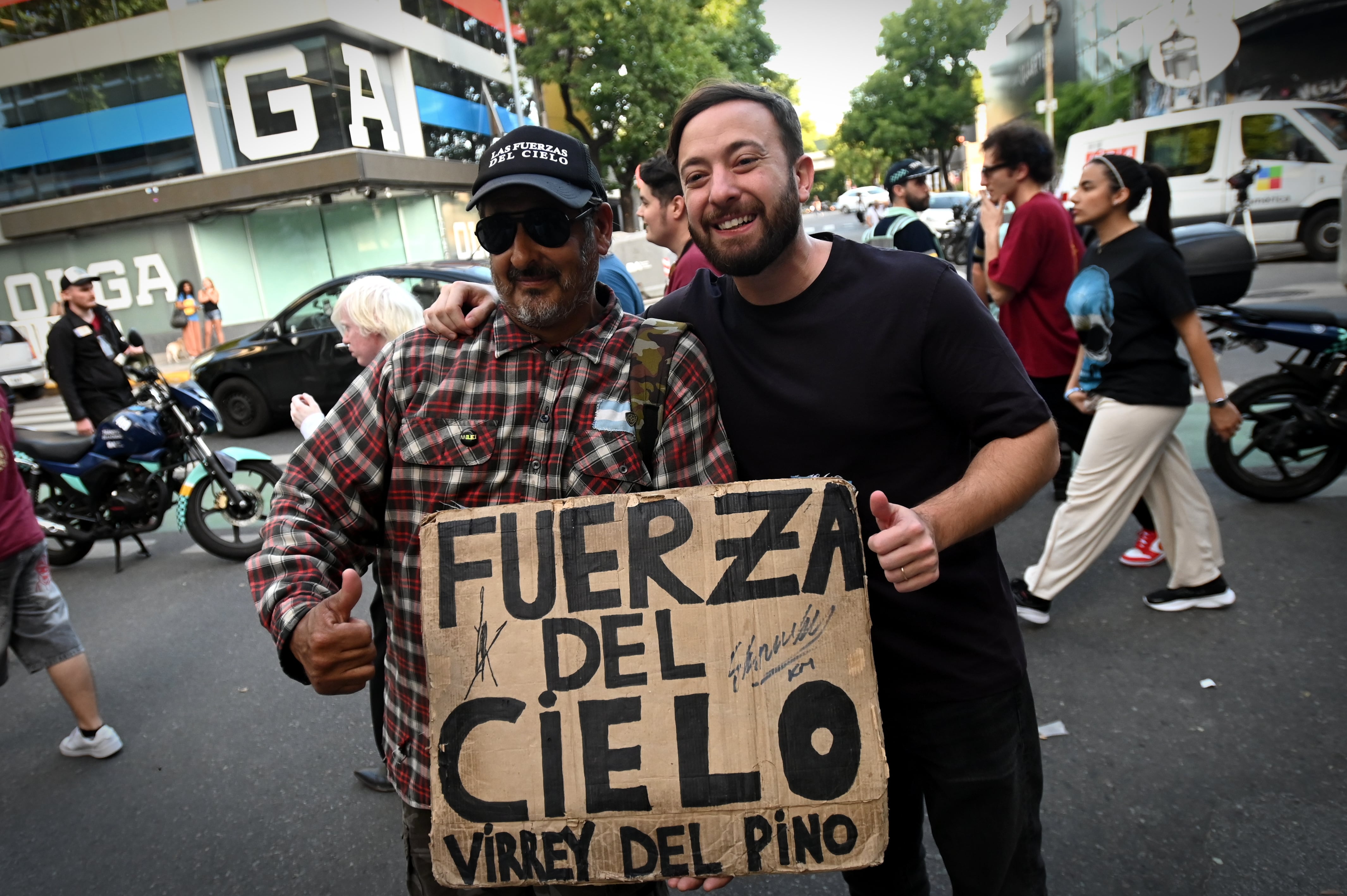 javier-milei-participa-de-un-acto-con-las-fuerzas-del-cielo-en-un-canal-de-streaming-1 Javier Milei participa de un acto con “Las Fuerzas del Cielo” en un canal de streaming