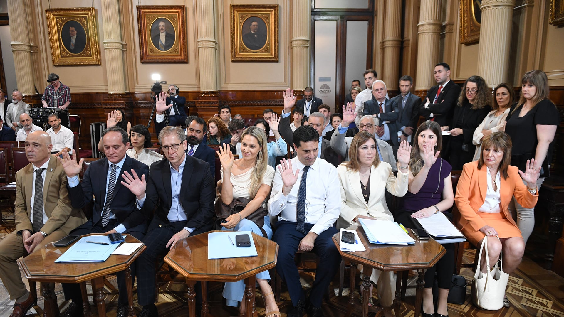 la-casa-rosada-reactivo-contactos-con-los-gobernadores-radicales-para-blindar-el-presupuesto-y-las-reformas-en-el-congreso-2 La Casa Rosada reactivó contactos con los gobernadores radicales para blindar el Presupuesto y las reformas en el Congreso