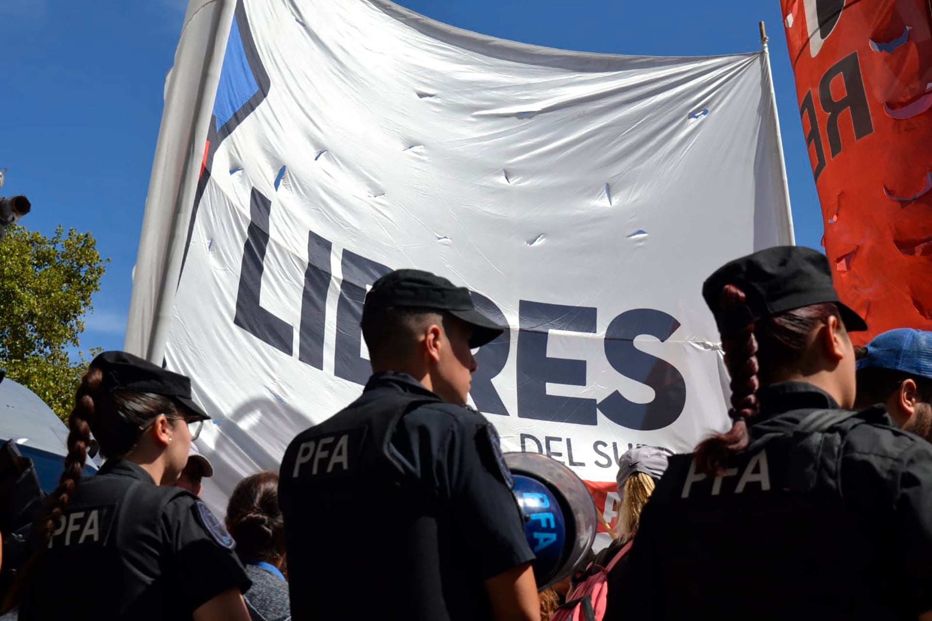 los-movimientos-sociales-lanzaran-una-jornada-nacional-contra-el-hambre-y-anticipan-un-diciembre-de-tension-1 Los movimientos sociales lanzarán una jornada nacional “contra el hambre” y anticipan un diciembre de tensión