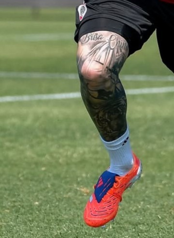 los-tatuajes-de-anibal-moreno-que-son-furor-entre-los-hinchas-de-river-dragon-ball-z-el-chavo-y-mas-3 Los tatuajes de Aníbal Moreno que son furor entre los hinchas de River: Dragon Ball Z, El Chavo y más