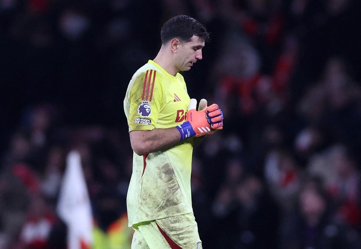 video-el-cruce-del-dibu-martinez-con-los-hinchas-del-arsenal-1 Video: el cruce del Dibu Martínez con los hinchas del Arsenal