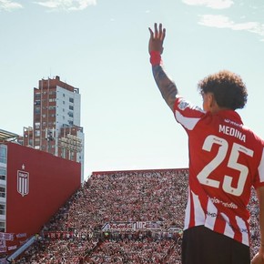 video-los-hinchas-de-racing-colmaron-el-cilindro-para-seguir-la-final-del-clausura-1 Video: los hinchas de Racing colmaron el Cilindro para seguir la final del Clausura
