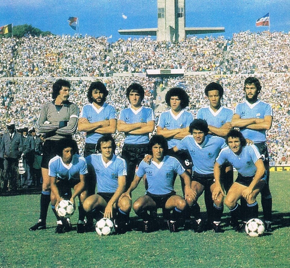 Formación del campeón. Rodolfo Rodríguez, Walter Olivera, Ariel Krasouski, Daniel Martínez, Víctor Diogo y Hugo de León. Abajo: Venancio Ramos, Eduardo de la Peña, Waldemar Victorino, Rubén Paz, Julio Morales 