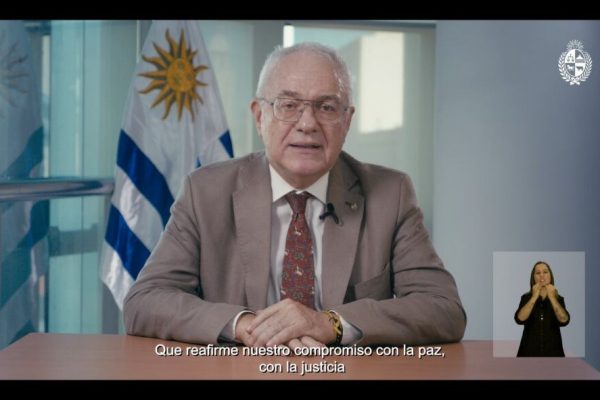 Advierten en Uruguay por aumento del antisemitismo y el neonazismo en sesión en memoria de víctimas del holocausto