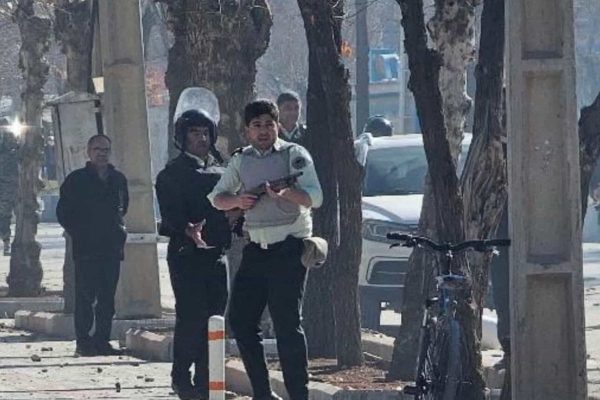 Al menos 15 muertos y centenares de detenidos tras una semana de protestas en Irán contra el régimen de los ayatolás