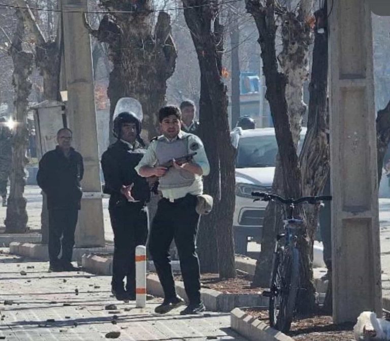 Al menos 15 muertos y centenares de detenidos tras una semana de protestas en Irán contra el régimen de los ayatolás