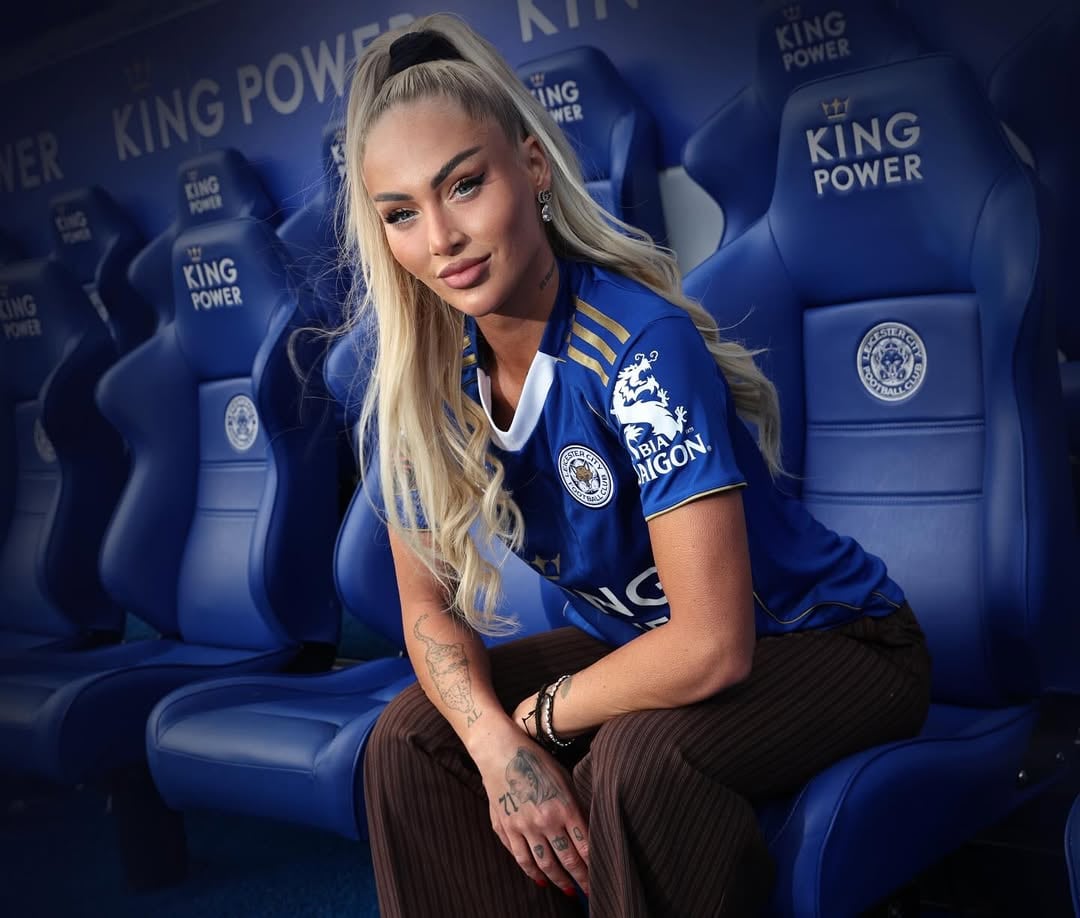 La delantera suiza realizó su presentación con el club inglés en el King Power Stadium