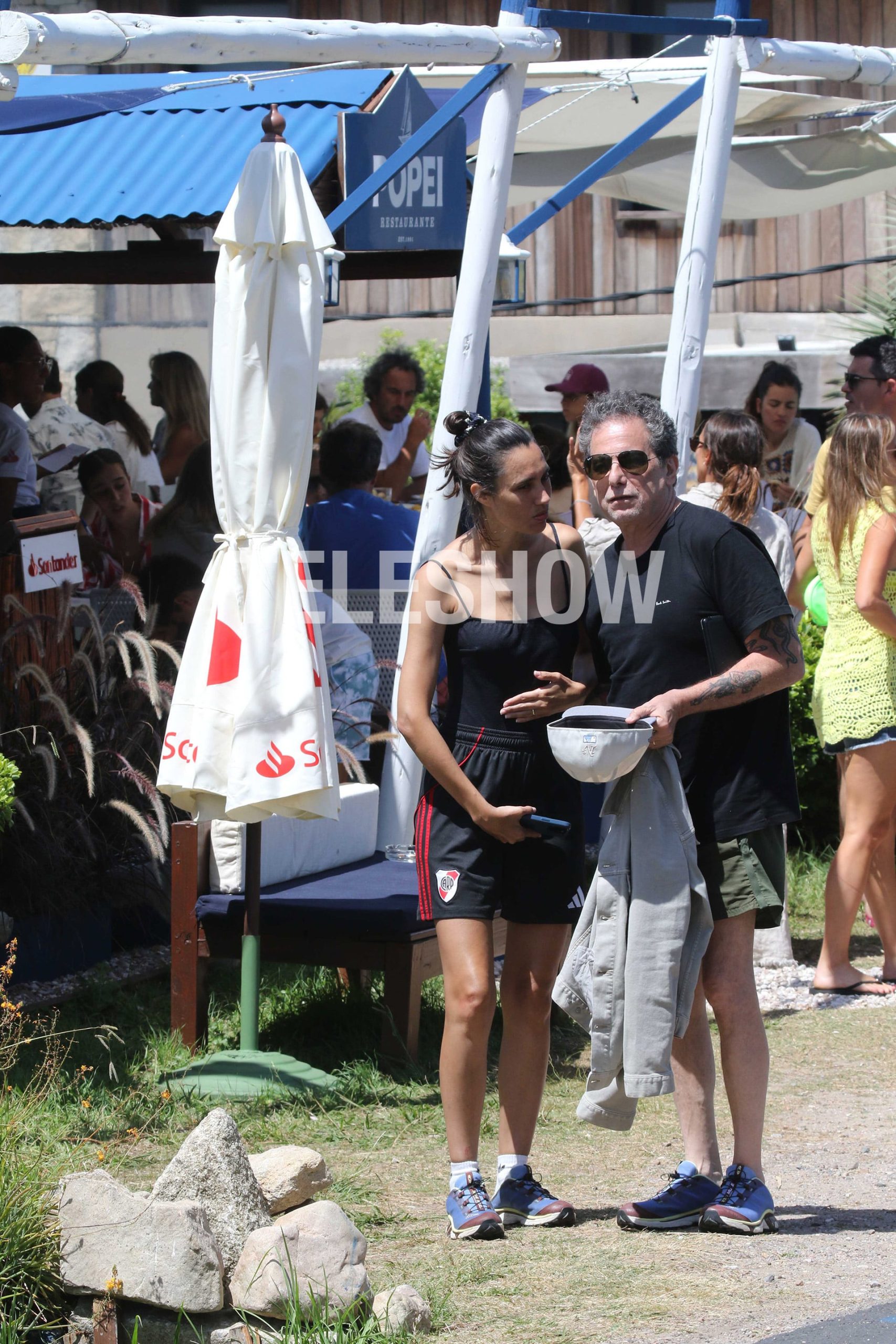 Andrés Calamaro y su esposa disfrutan de Punta del Este: caminatas y relax para recargar energías