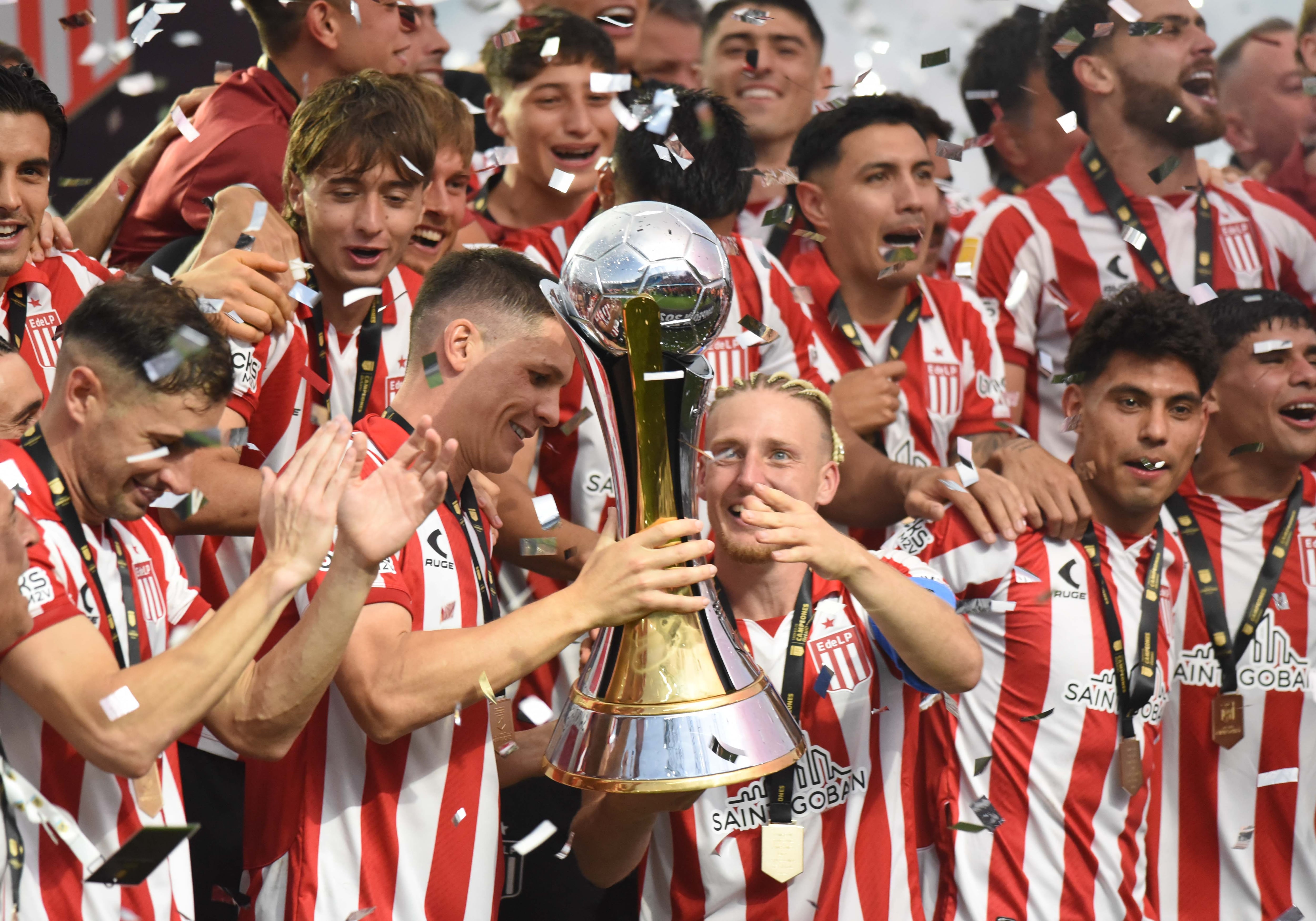 Estudiantes levantó el Trofeo de Campeones ante Platense en el duelo de ganadores del Apertura y Clausura (Crédito: Fotobaires)