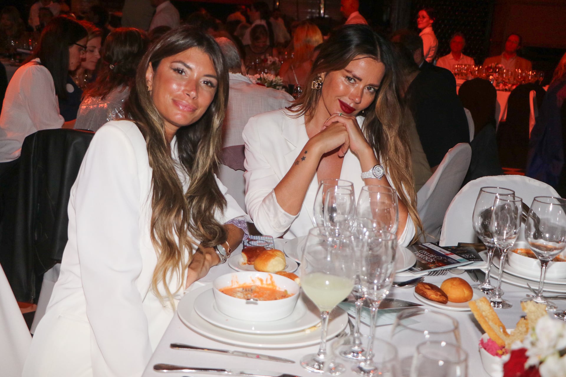Karina Jelinek junto a su pareja, Flor Parise, en el evento realizado en Uruguay