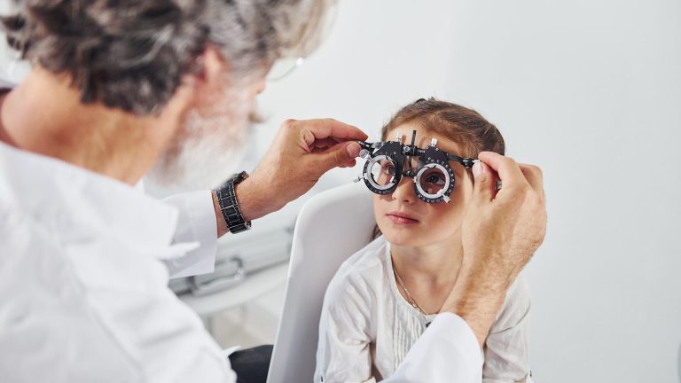 Astigmatismo, el error refractivo más común: causas, síntomas y opciones de corrección