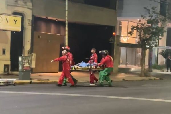 Balearon a un policía de la Ciudad y a una cadete para robarles la moto en Morón: el hombre está grave
