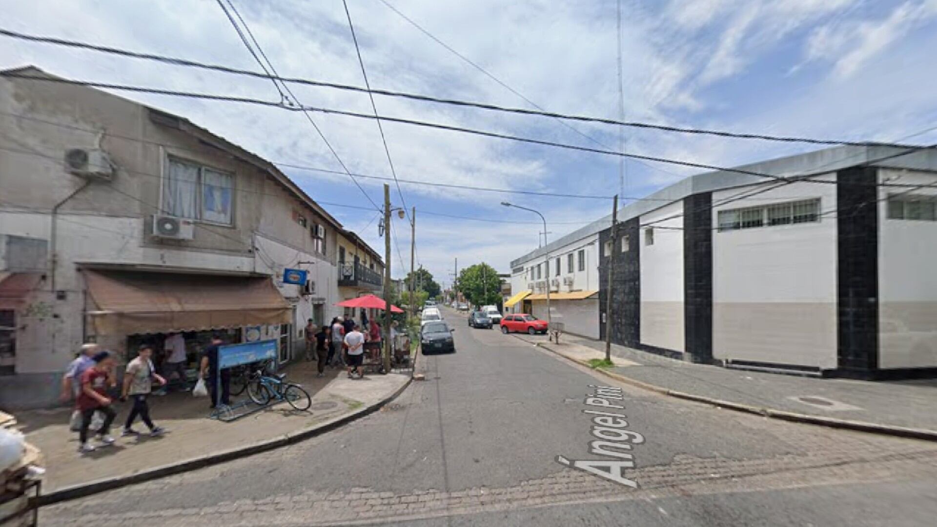 La víctima se encontraba dentro de su auto estacionado