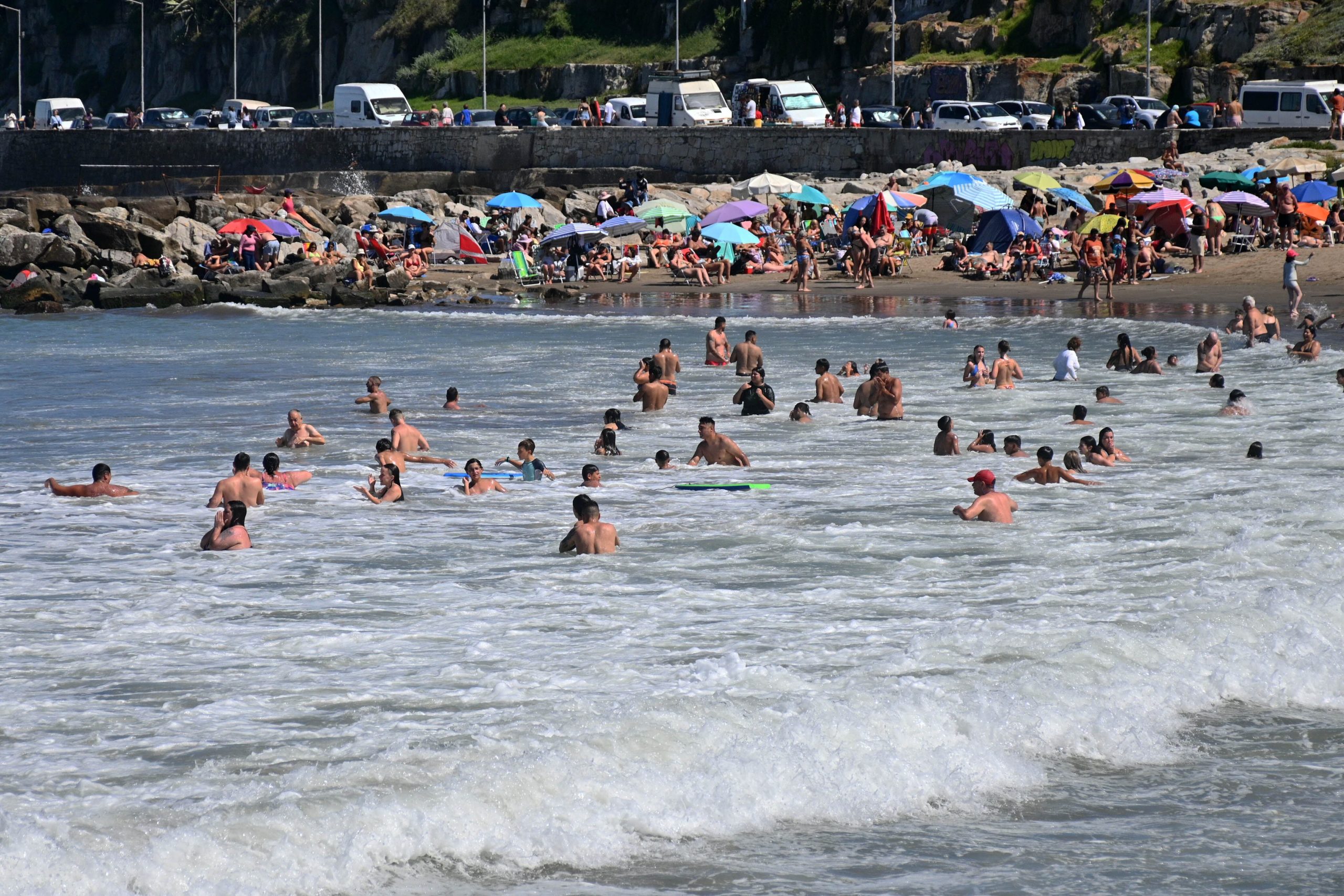 Banderas de los guardavidas: qué indica cada color y cómo actuar ante una corriente de retorno