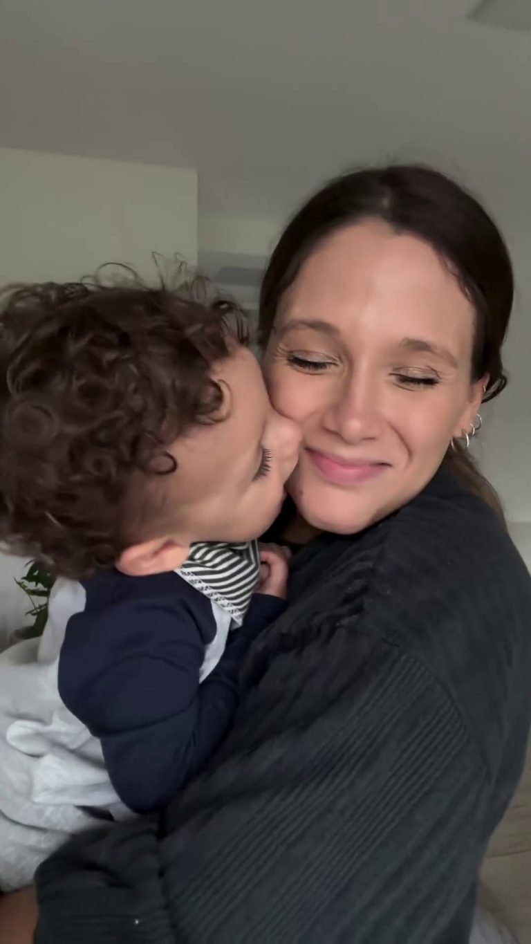 Barbie Vélez fue sorprendida por su hijo Salvador durante la función en Carlos Paz: “Vino por primera vez”