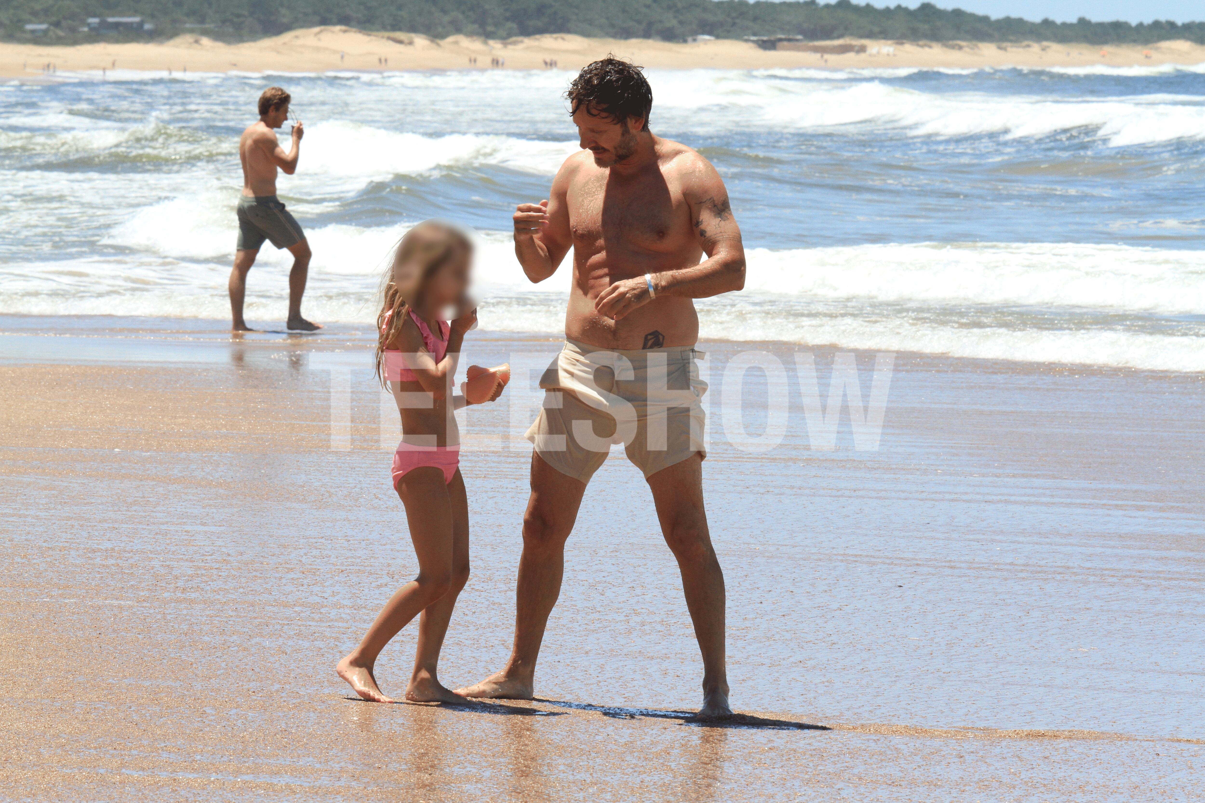 Vicuña mostró un perfil muy cariñoso y presente durante toda la jornada de playa