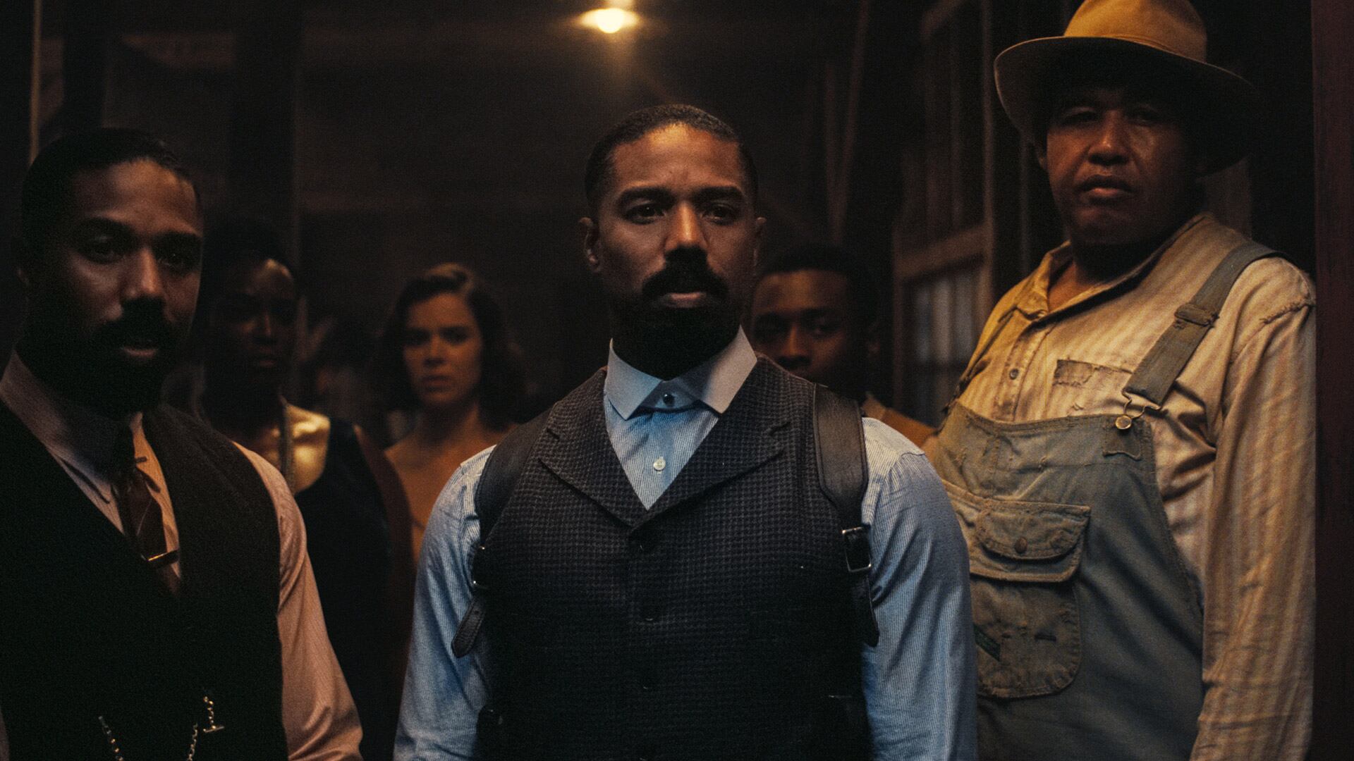Michael B. Jordan interpreta a los gemelos Smoke y Stack en “Sinners”