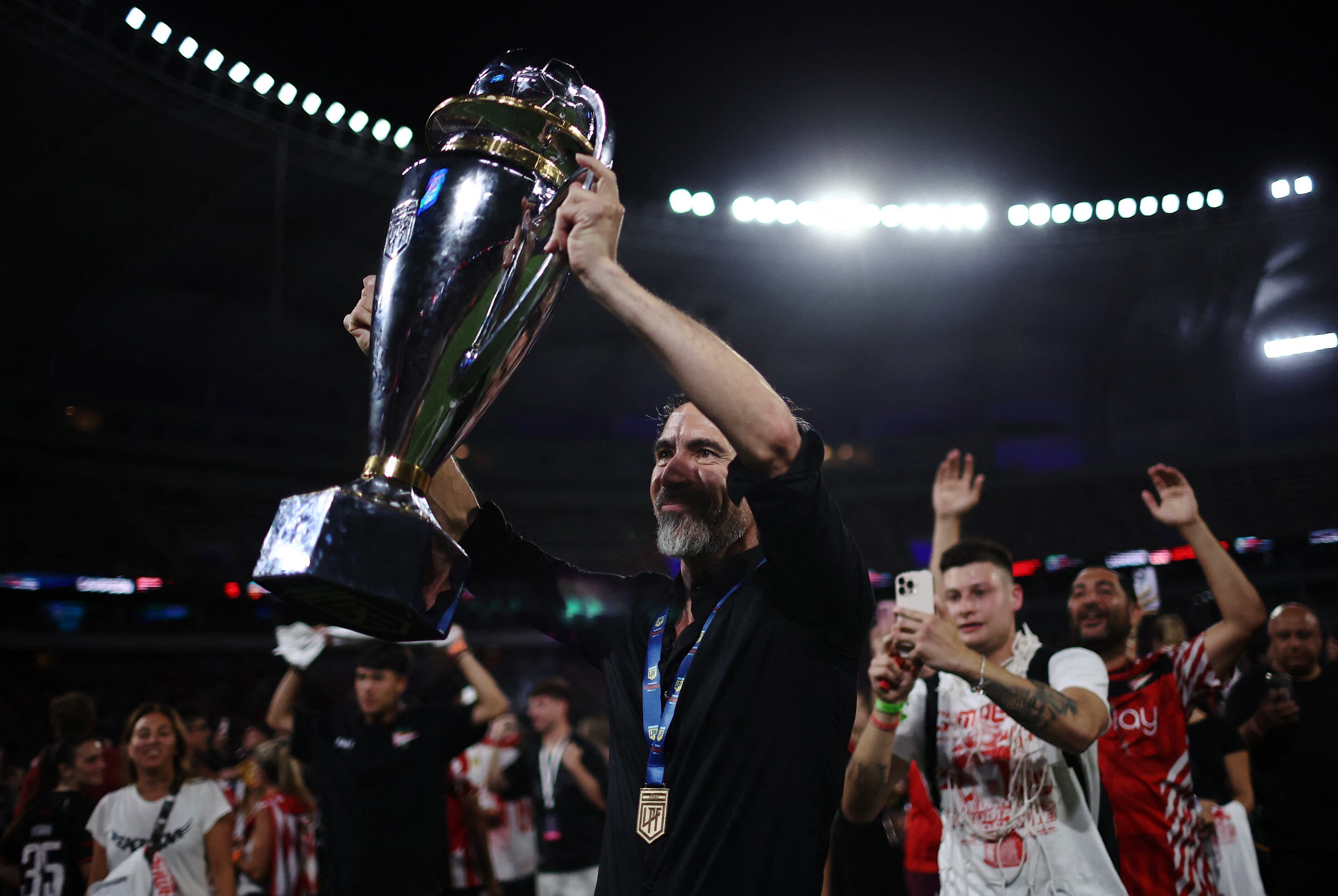 El entrenador Eduardo Domínguez dejó abierta a la posibilidad de una transferencia de Ascacíbar a Boca (REUTERS/Agustin Marcarian)