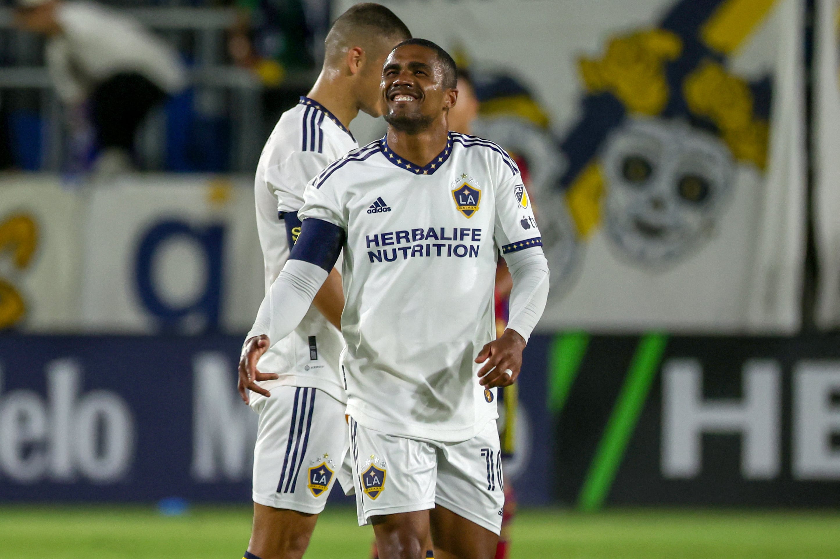 Douglas Costa con la camiseta de Los Angeles Galaxy (Credit: Kiyoshi Mio-USA TODAY Sports)