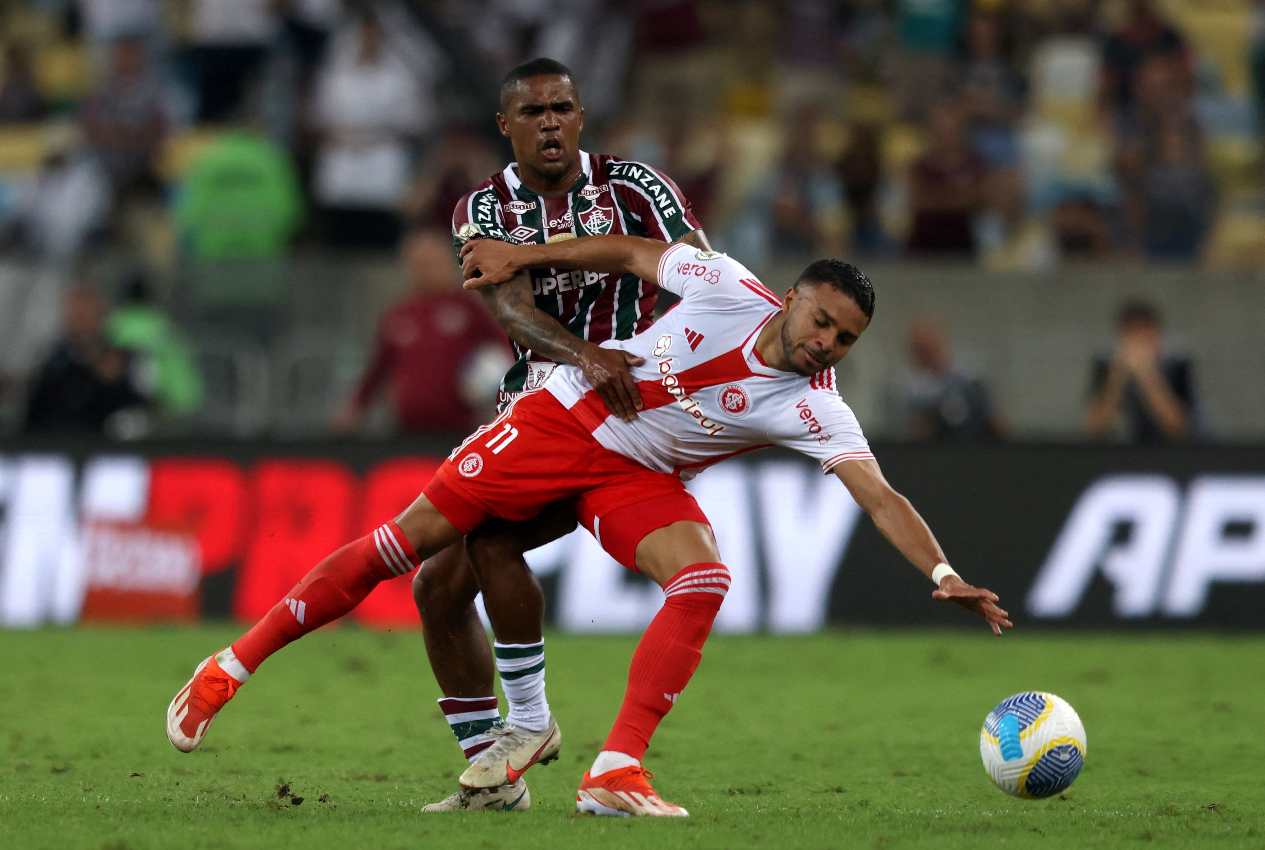 Douglas Costa en su paso por Fluminense (REUTERS/Sergio Moraes)