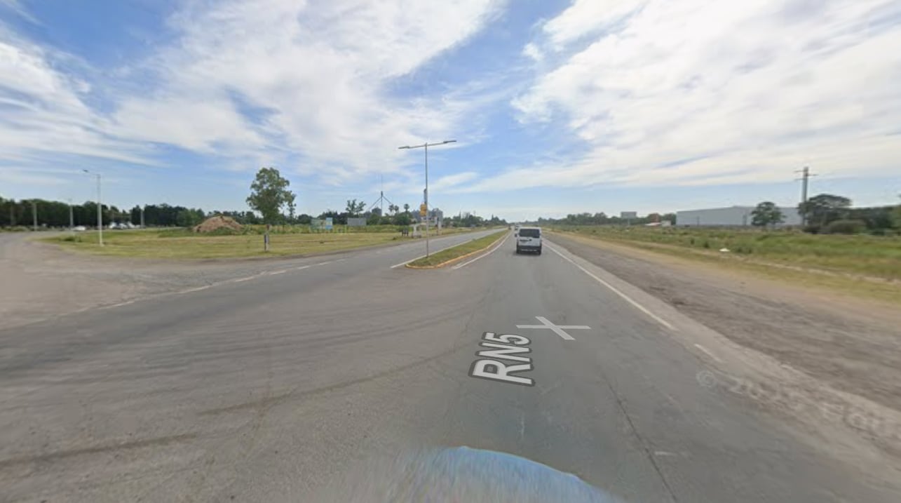 El choque ocurrió en la intersección del Acceso Sur de la ciudad y la Ruta Nacional 5