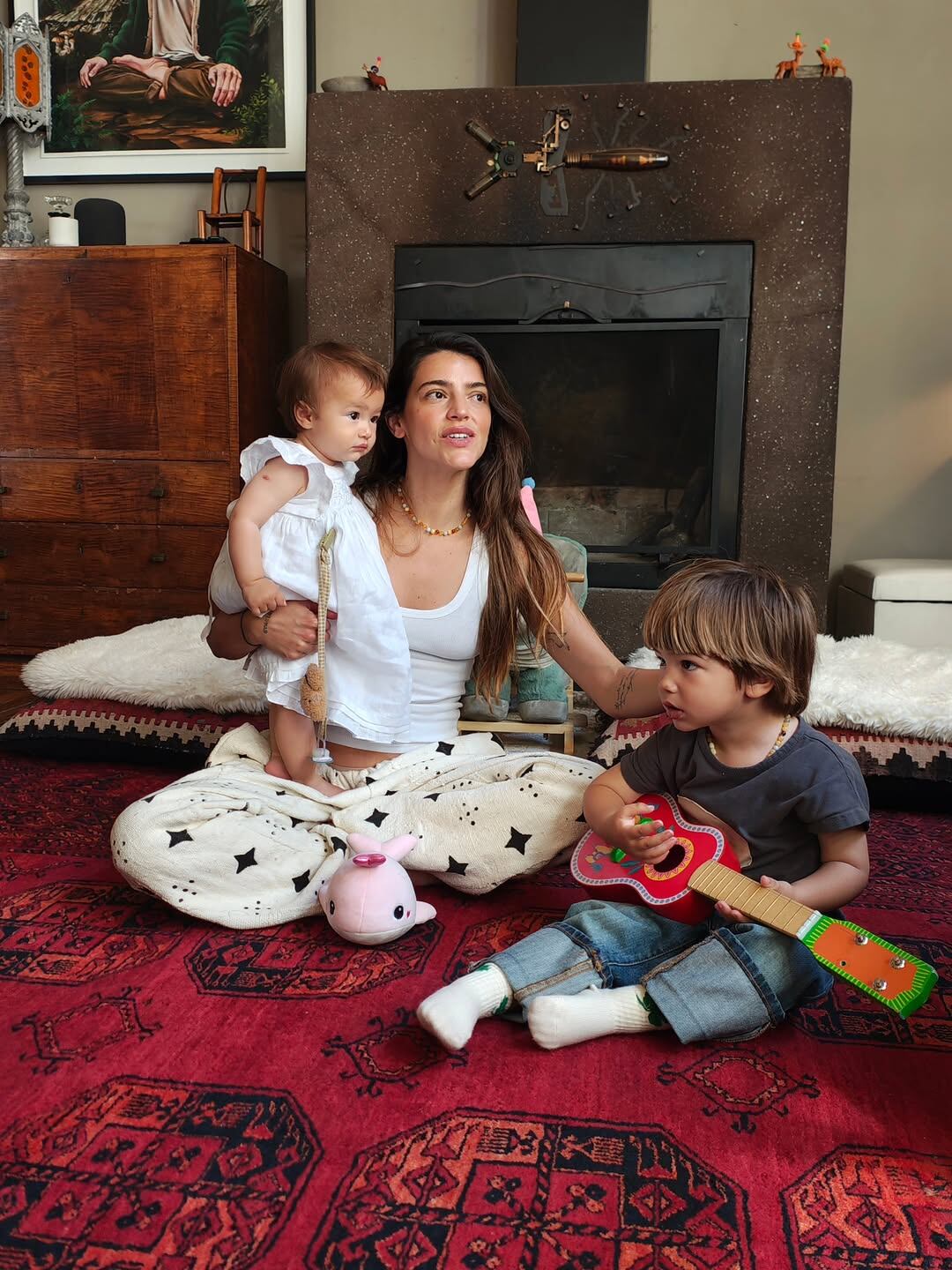 Calu Rivero junto a Tao y Bee, sus hijos (Instagram)