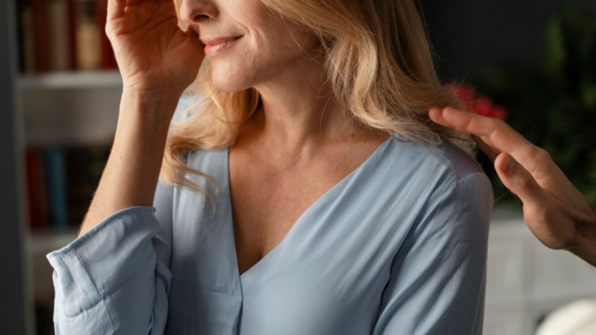 Los cambios hormonales propios de la menopausia influyen directamente en neurotransmisores clave para la salud mental y el estado de ánimo (foto: Freepik)