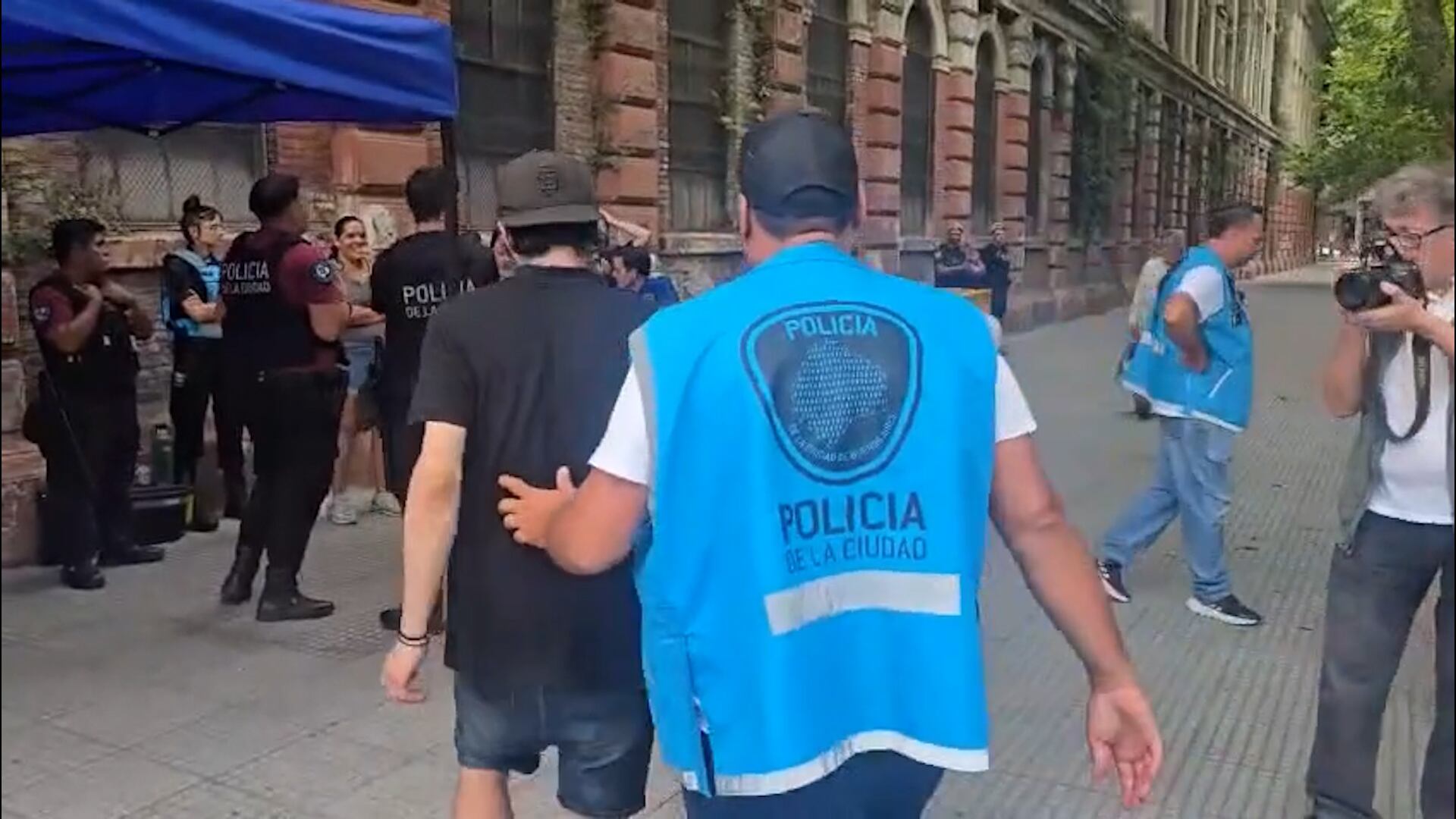 Los operativos fueron desplegados en las inmediaciones de los estadios de Boca Juniors, Barracas Central y San Lorenzo de Almagro.