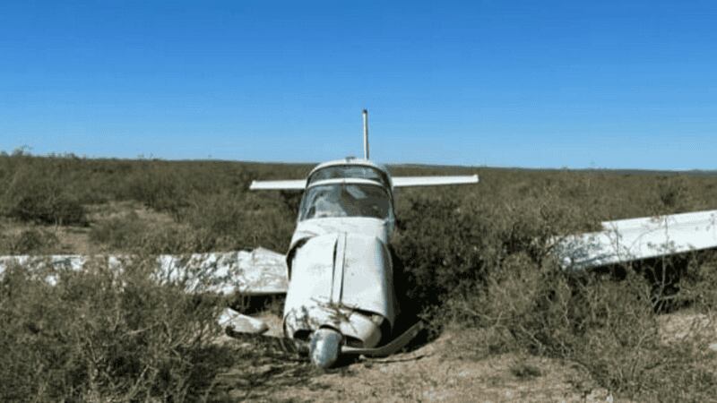 La aeronave sufrió daños en alas y fuselaje al descender en un campo de médanos cerca de San Antonio Oeste