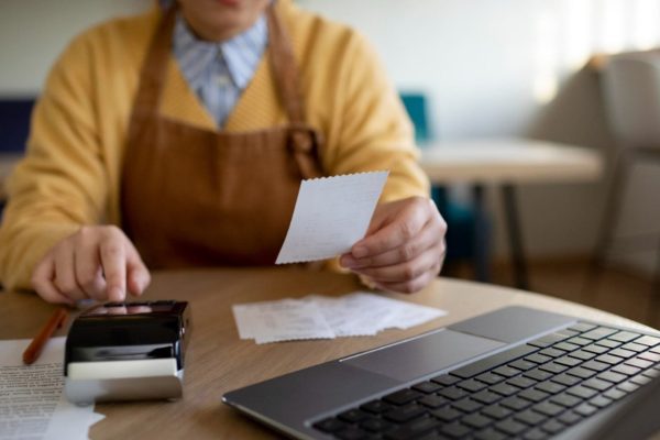 Cayó una organización acusada de emitir facturas truchas: el fraude fiscal superó los $400 millones