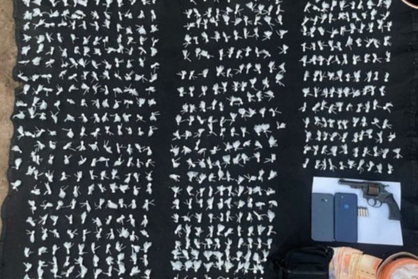 Circulaban sin casco en Bariloche, los paró la Policía y descubrieron que transportaban droga lista para vender