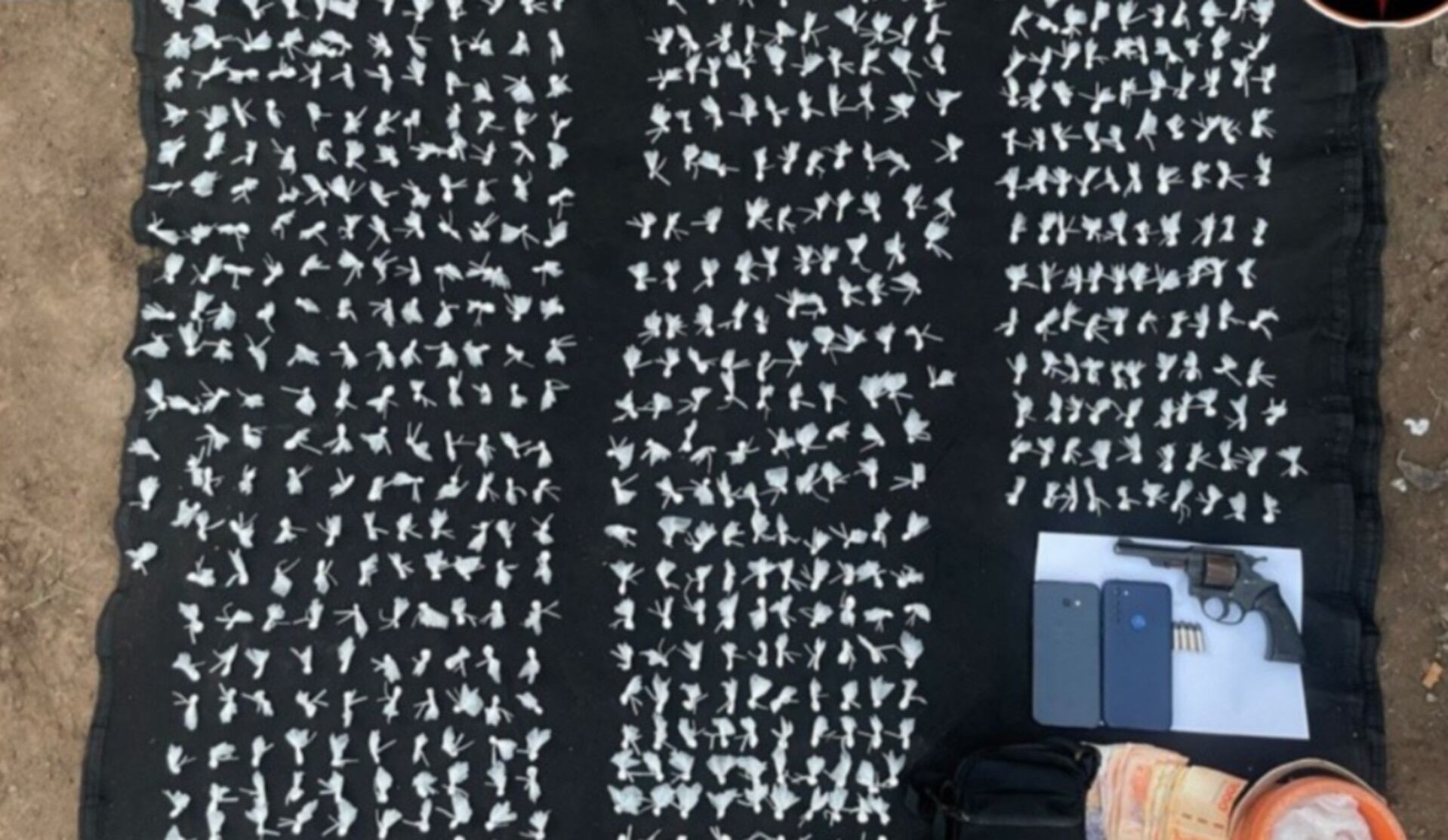 Circulaban sin casco en Bariloche, los paró la Policía y descubrieron que transportaban droga lista para vender