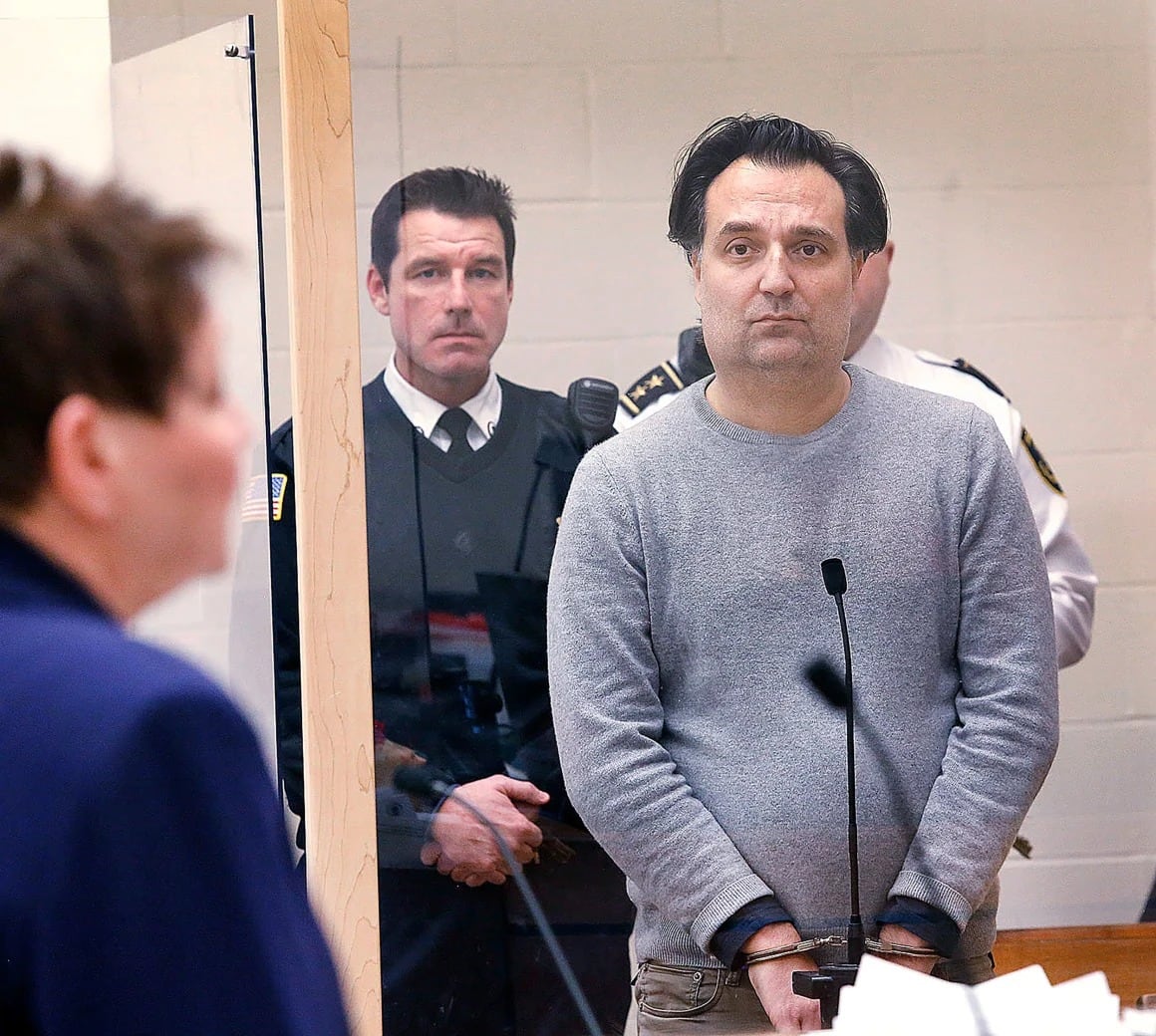 Las pruebas digitales y biológicas, como el hallazgo de sangre y un cuchillo, vincularon a Brian Walshe con el crimen Derr/Pool/The Patriot Ledger/AP