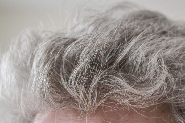 Cómo envejece el cabello: estudios explican cuándo y por qué se inician los cambios celulares