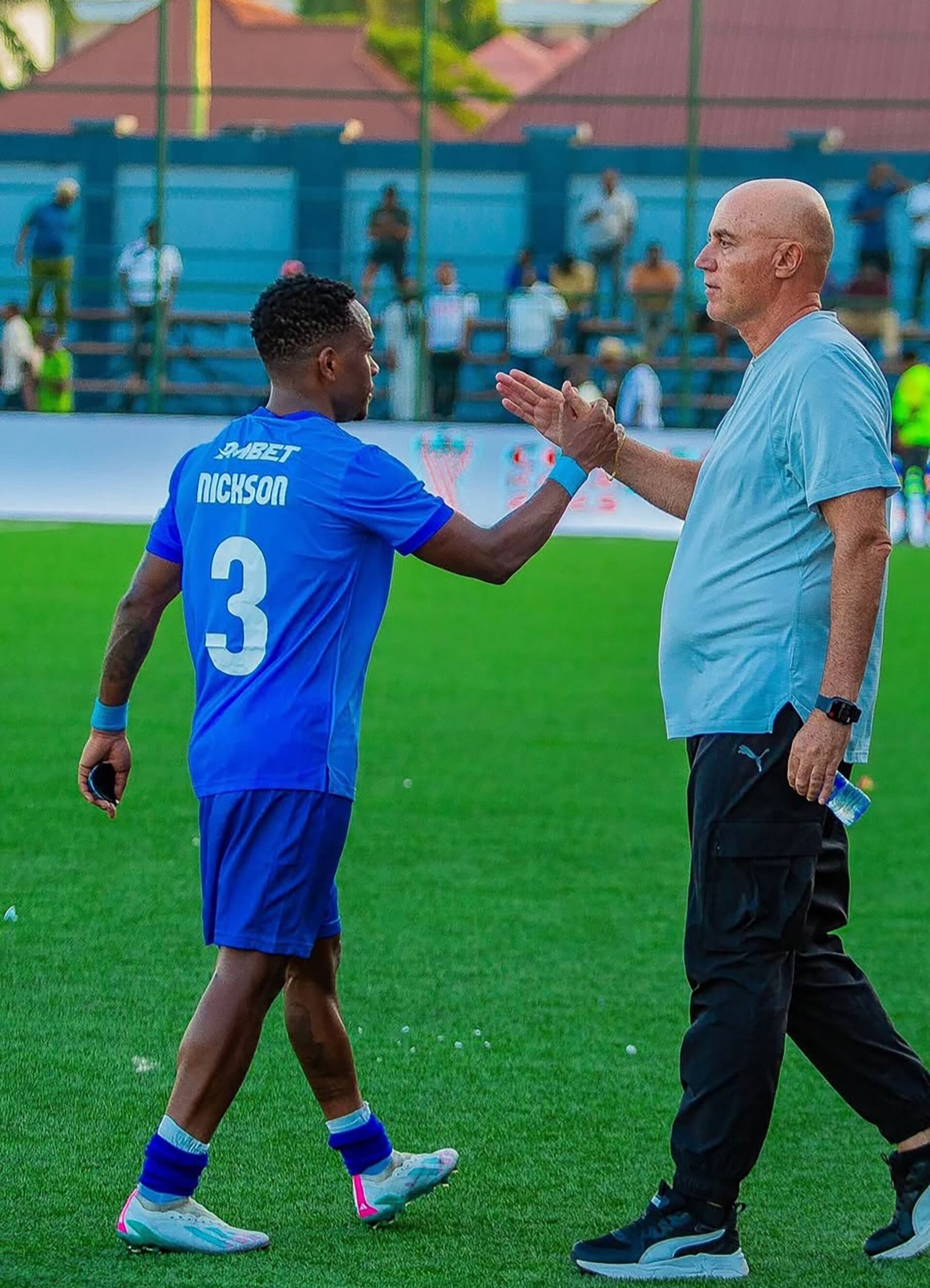 Gamondi lleva casi tres décadas dirigiendo en África