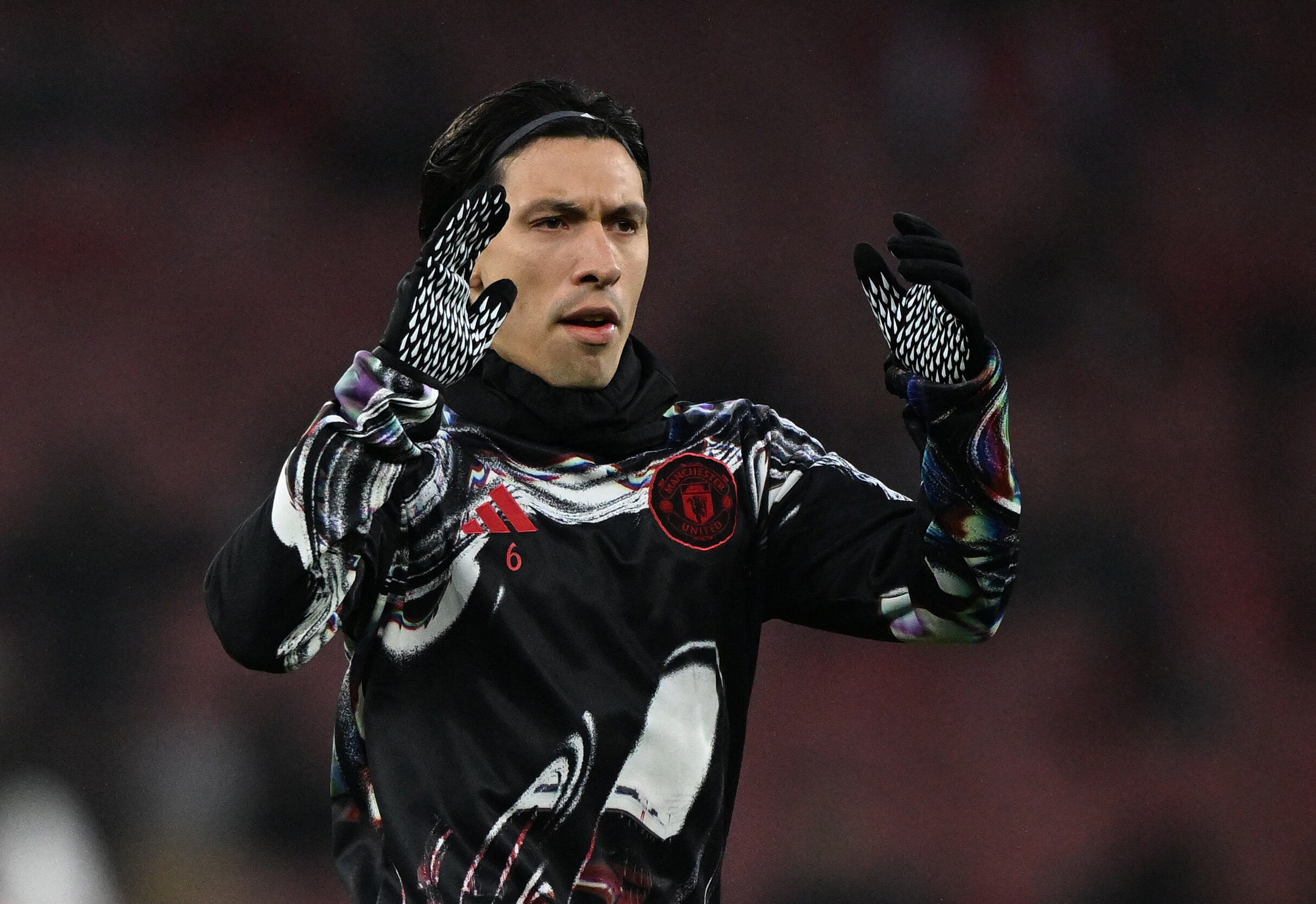 Lisandro Martínez volvió en buen nivel tras la lesión y podría meterse en la lista (Foto REUTERS/Dylan Martínez)