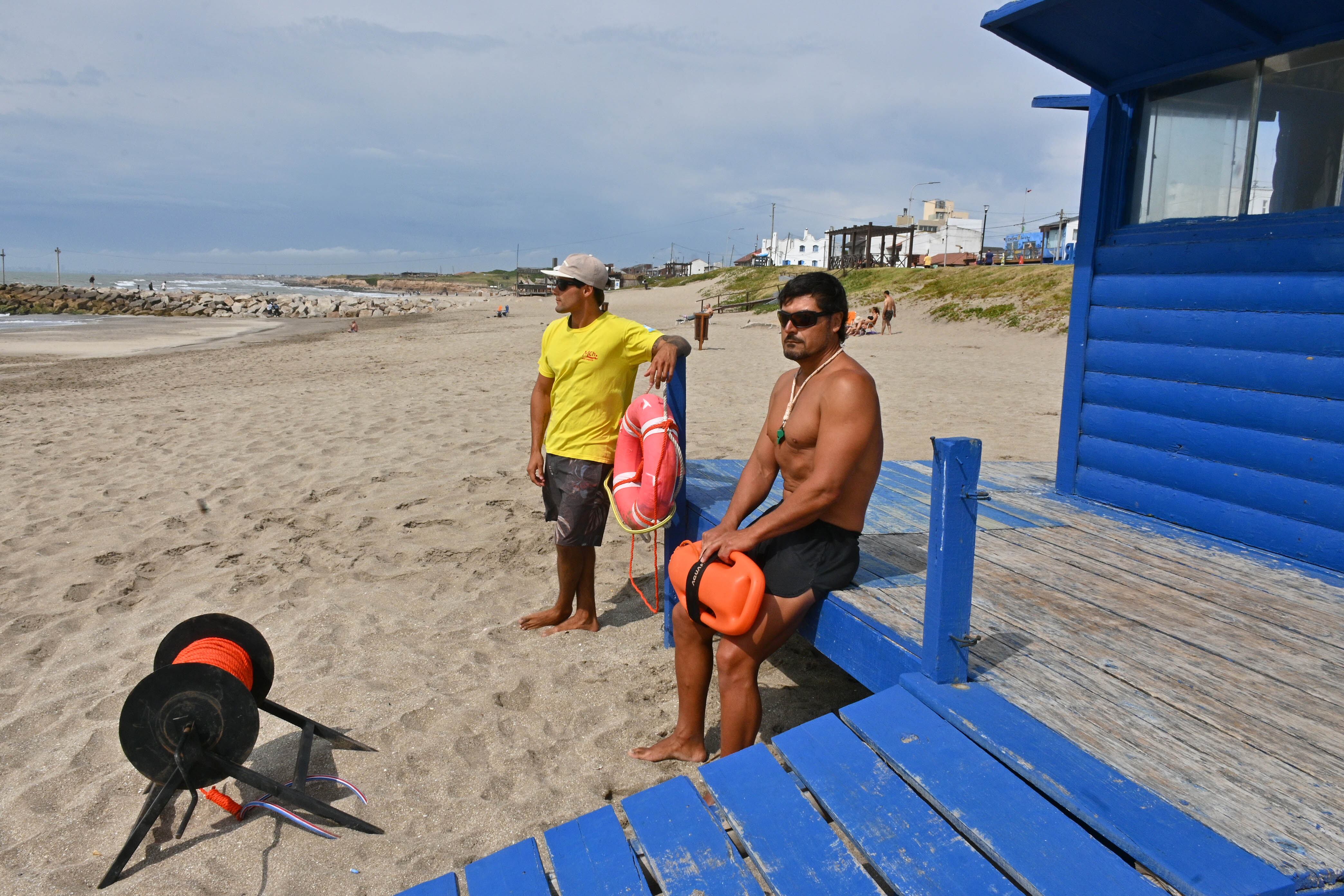 Un hombre logró sobrevivir a un infarto en Santa Clara del Mar gracias a la presencia de un desfibrilador externo automático en la playa (Jose Tetty)