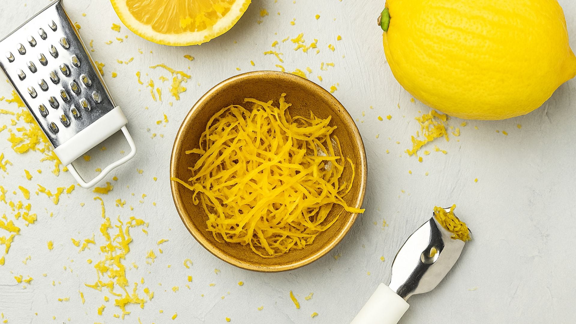 La piel de los cítricos, como naranja, limón o lima, aporta mayor cantidad de vitamina C, pectina y carotenoides que la pulpa (Imagen Ilustrativa Infobae)