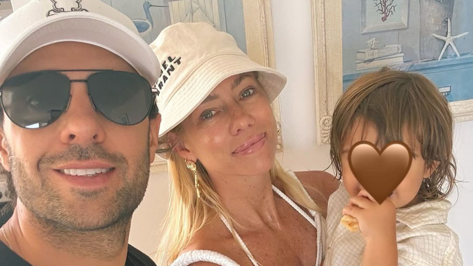 En medio de su intensa agenda, la modelo mostró a su hijo menor jugando a las carreras (Instagram)