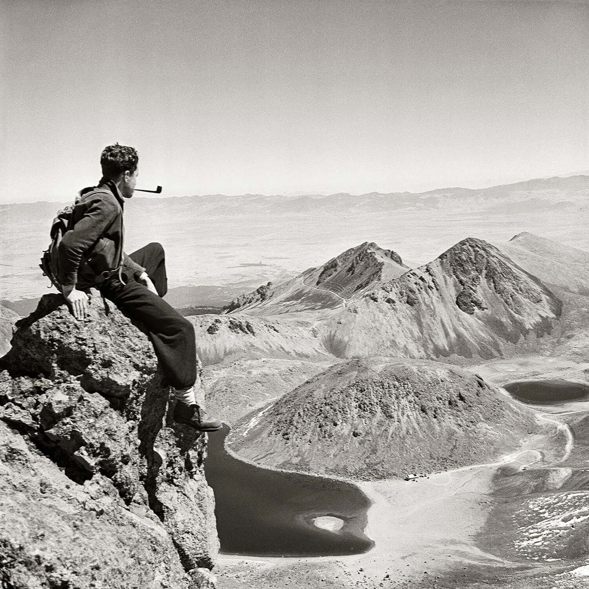 Célebre autorretrato del escritor mexicano Juan Rulfo, de cuya muerte se cumplen 40 años