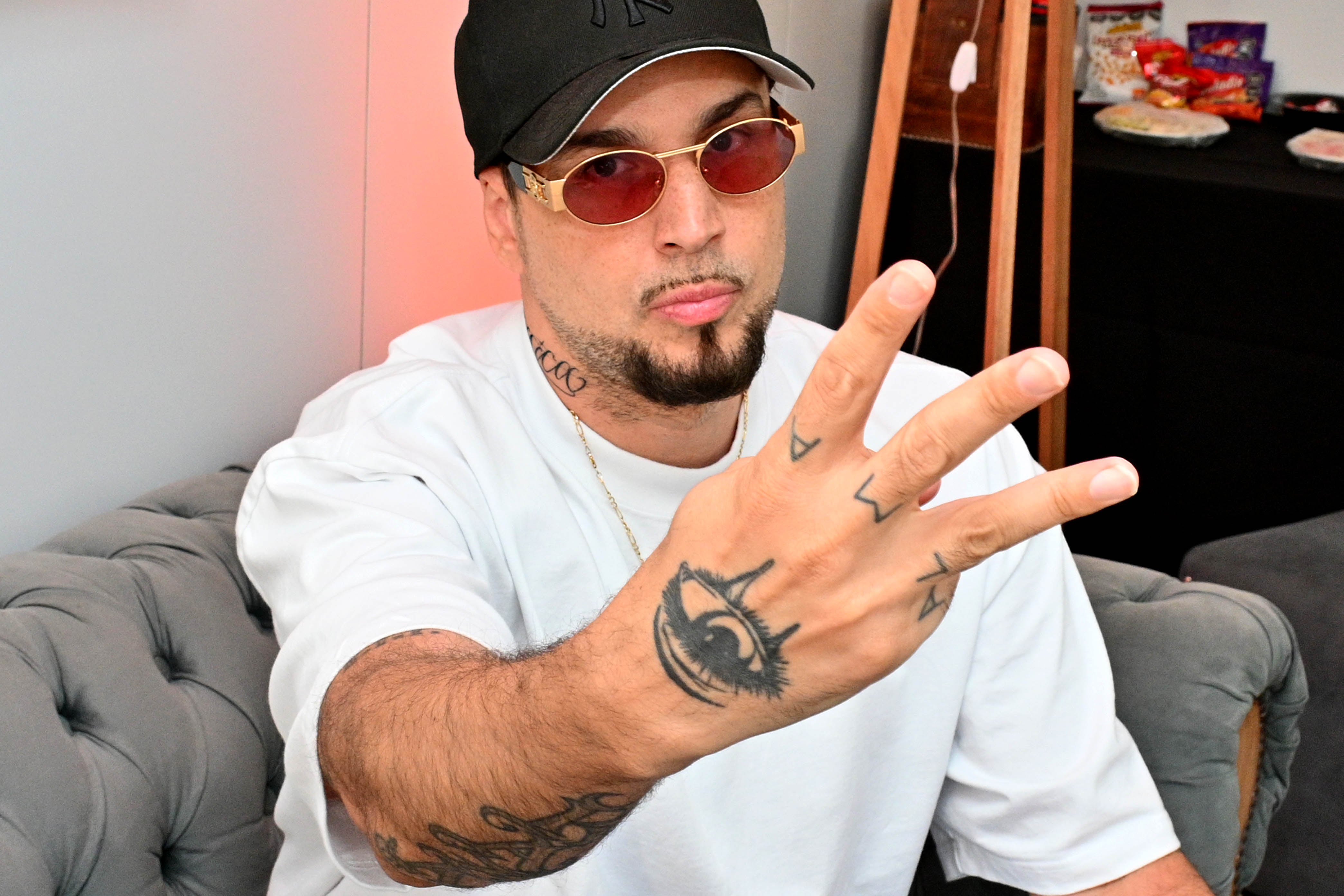 Dante presentó el single 'El reset' el 1 de enero, marcando un nuevo comienzo y simbolizando el renacimiento en esta etapa de su carrera (José Tetty)