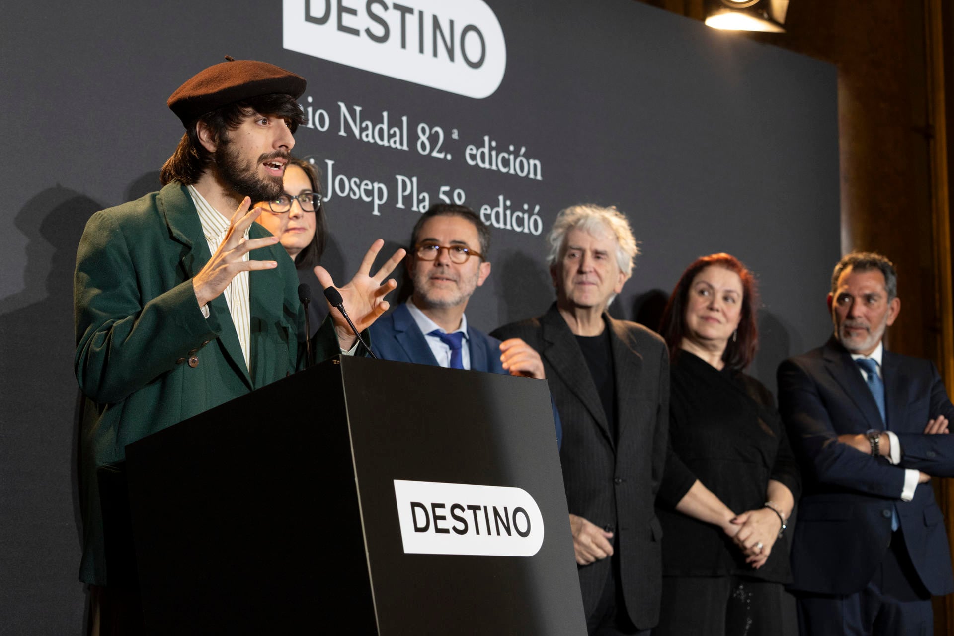 El Premio Nadal de novela entrega 30.000 euros y da inicio a la temporada literaria de premios en España