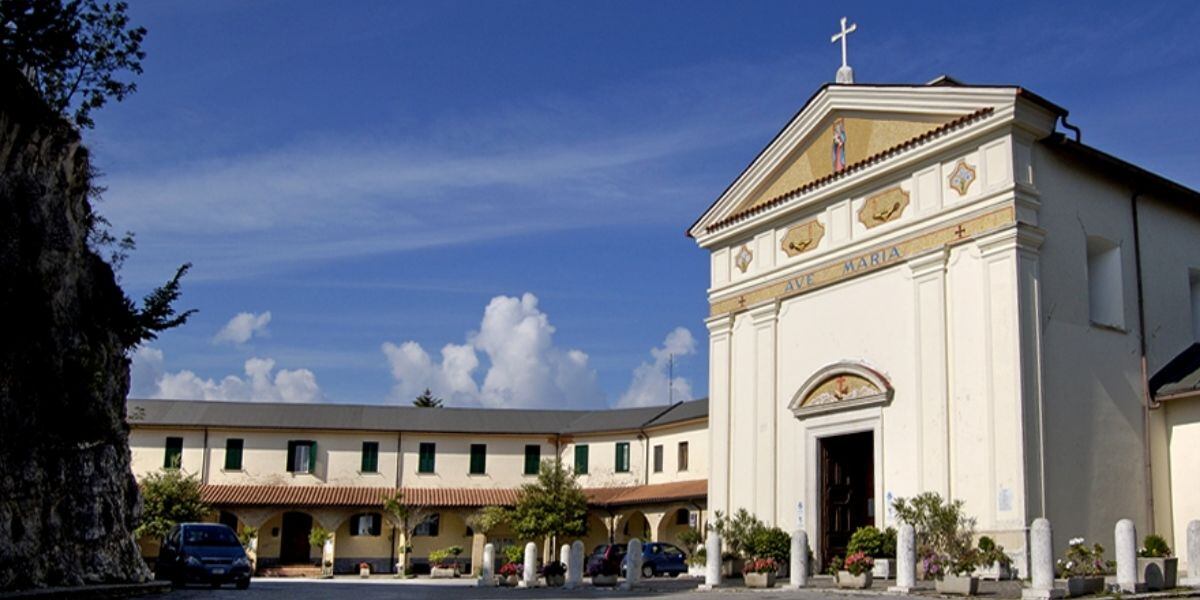 Avezzano combina arquitectura moderna y espacios conmemorativos para honrar la memoria del terremoto de 1915 (foto: Wikipedia)
