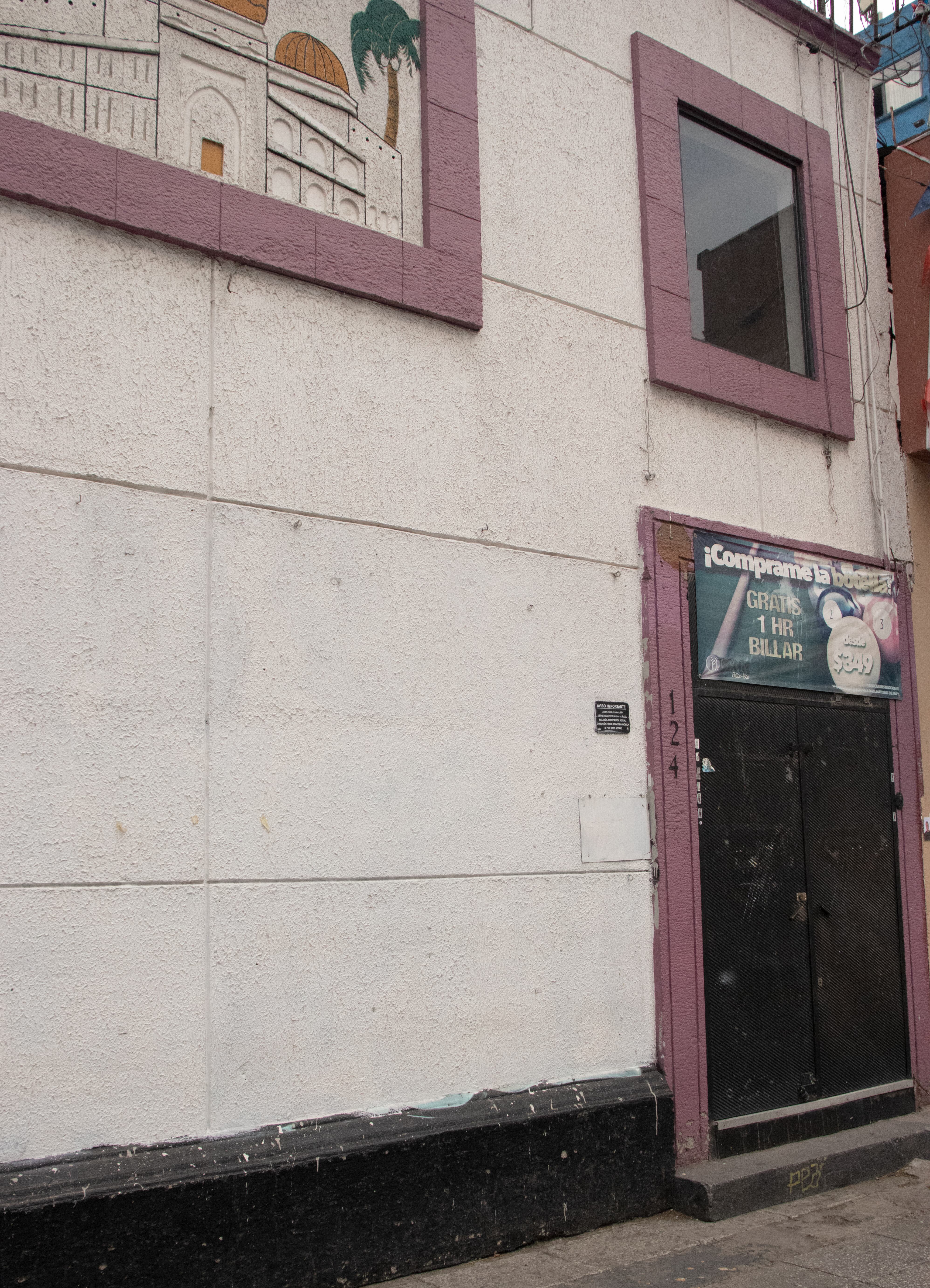 El Bar Azteca hoy es una farmacia (Fotos: Mau HL / Infobae)