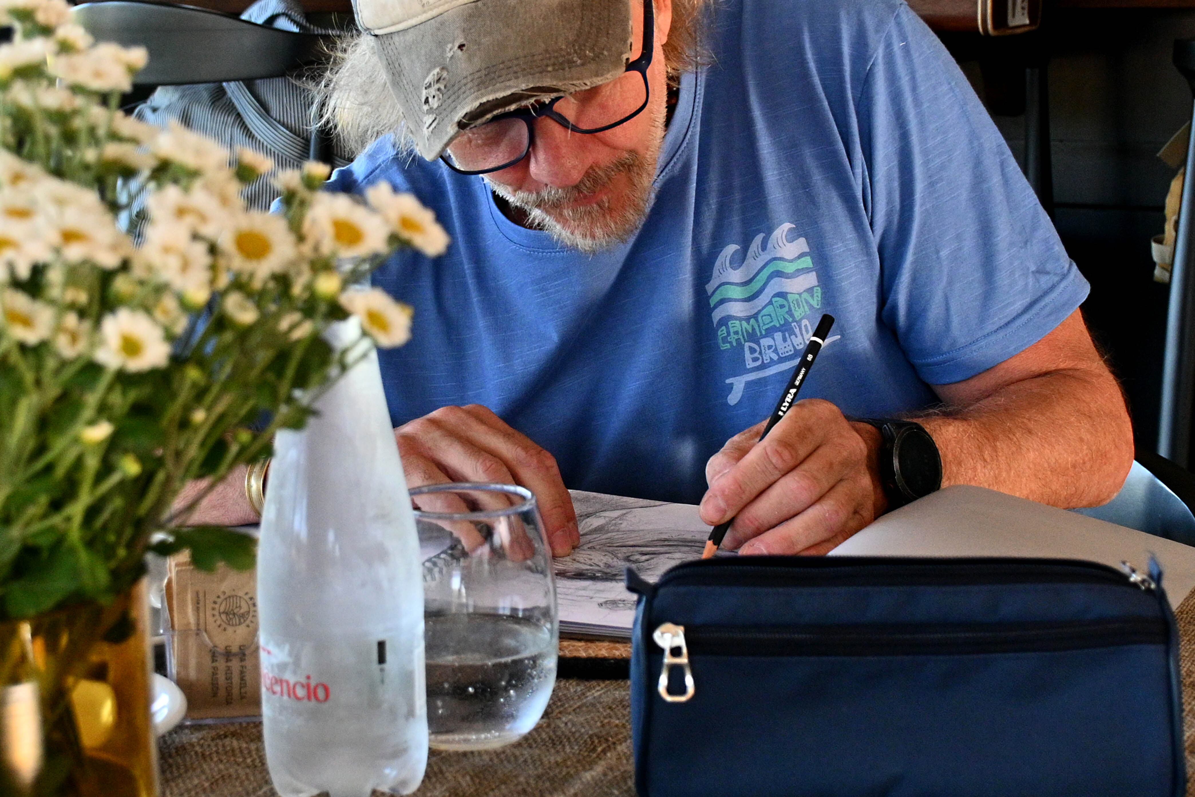 El surf ocupa un lugar importante en la vida cotidiana de Facundo Arana, quien entrena durante todo el año en playas de Mar del Plata (Crédito: Jose Tetty)