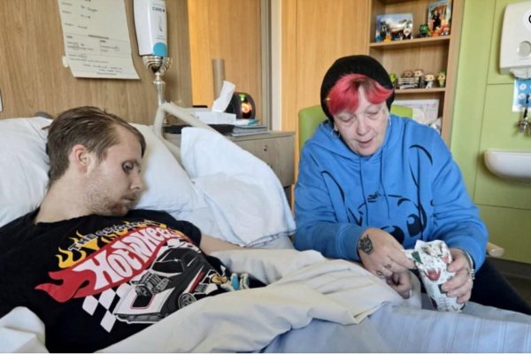 Demencia a los 24 años: cómo un joven de Gran Bretaña podría ayudar a los investigadores a comprender la enfermedad